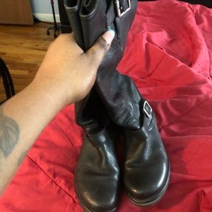 Steve Madden leather riding boots. I must be honest I’m not completely sure size